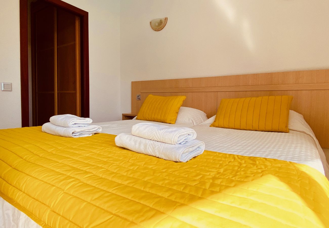 Apartamento en San Bartolomé de Tirajana - Click&Guest · Sunny apartment near the beach