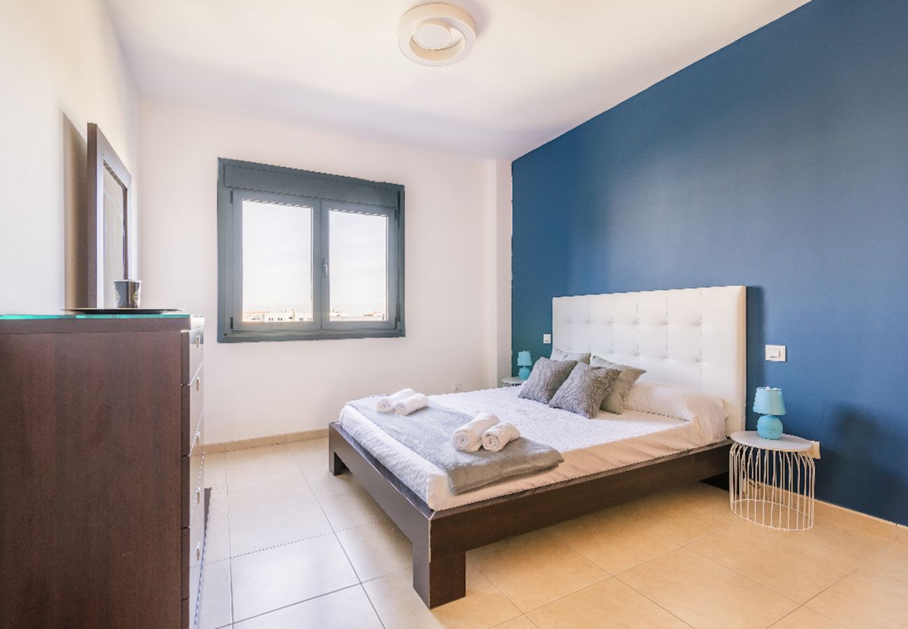 Apartamento en Vecindario - Click&Guest · Blue & White House