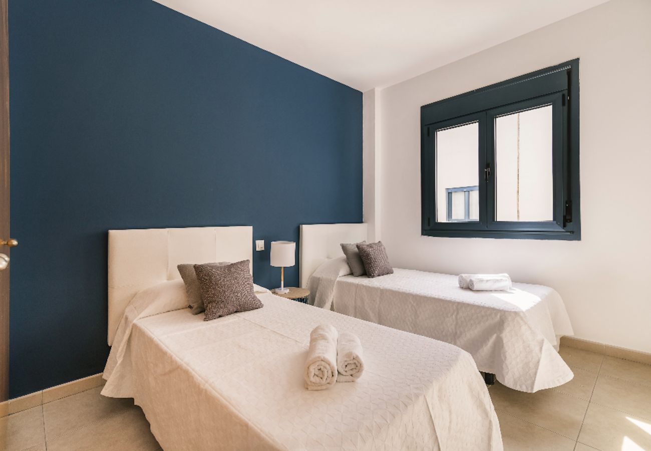 Apartamento en Vecindario - Click&Guest · Blue & White House