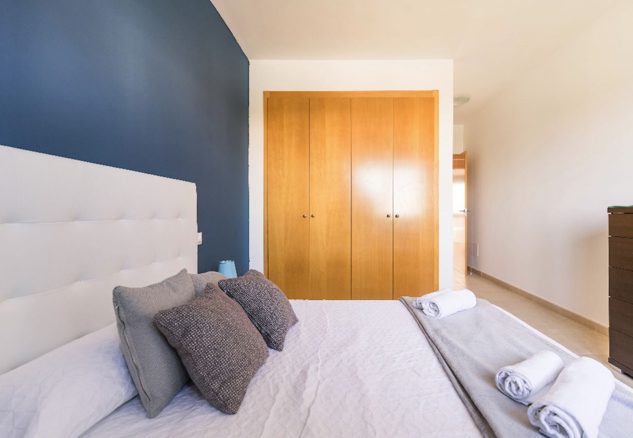 Apartamento en Vecindario - Click&Guest · Blue & White House