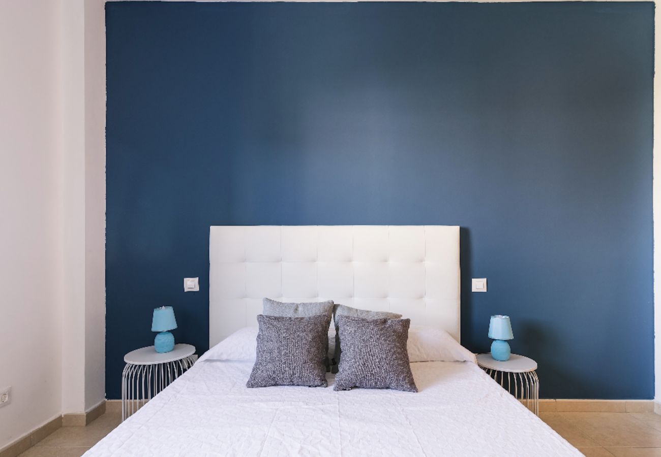 Apartamento en Vecindario - Click&Guest · Blue & White House