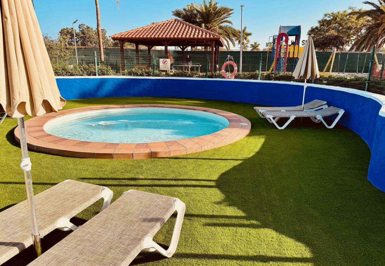 Apartamento en San Bartolomé de Tirajana - Click&Guest · Maspalomas Serenity Villa