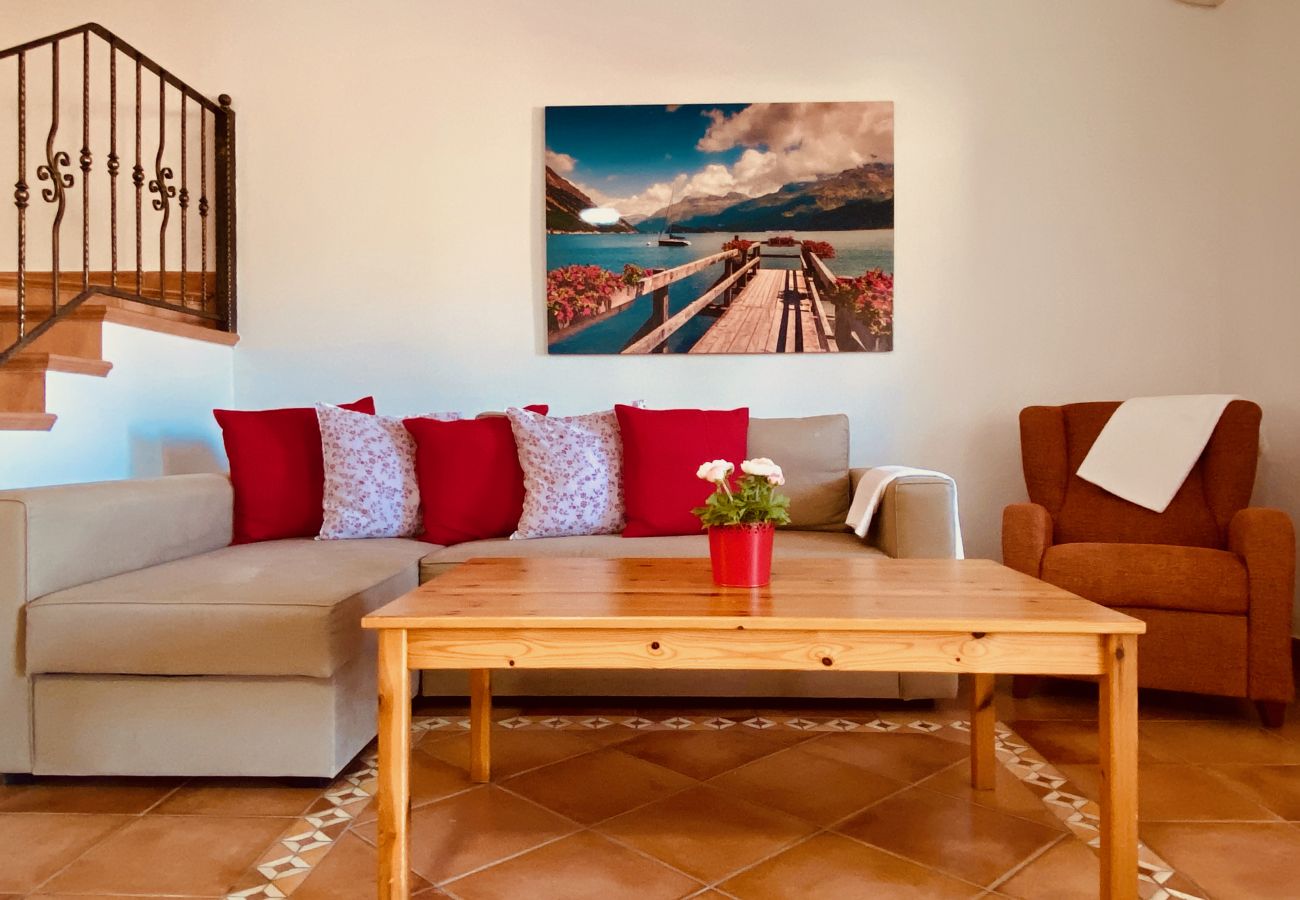 Townhouse in Santa Lucía de Tirajana - Click&Guest · Casa Flores