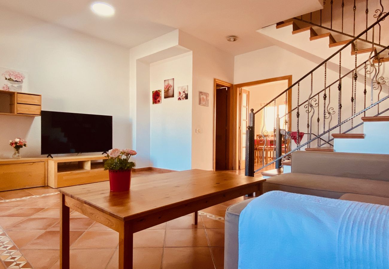 Townhouse in Santa Lucía de Tirajana - Click&Guest · Casa Flores