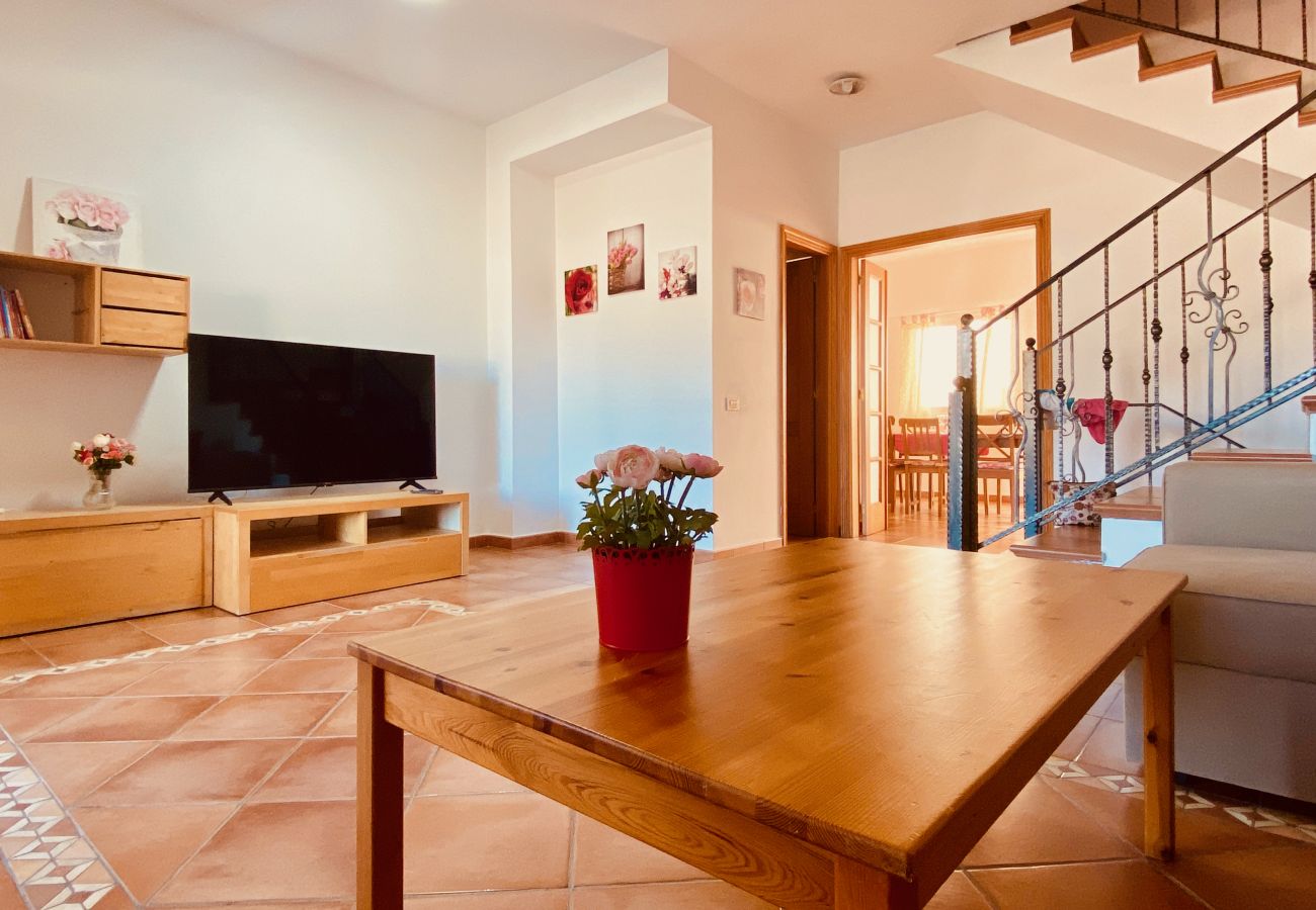 Townhouse in Santa Lucía de Tirajana - Click&Guest · Casa Flores